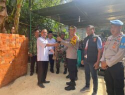Kades Ciptodadi 1 Serahkan Kecepek ke Waka Polres Musi Rawas