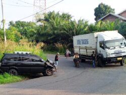 Kecelakaan Inova Vs Truk Cargo di Depan Kantor Camat TPK, Lalu Lintas Tetap Lancar