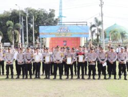Kapolres Musi Rawas Anugerahkan Piagam Penghargaan Empat Personel Berprestasi