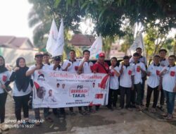 Aksi Nyata di Bulan Ramadhan, PSI Musi Rawas Bagikan Takjil untuk Pengguna Jalan