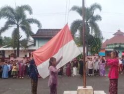 Semangat Emansipasi Kartini Hidup di Desa: Siswi SD Muara Kati Baru 1 Dominasi Upacara, Haru Warga Menggema