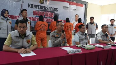 Polda Sumsel Gulung Industri Rumahan Miras Palsu, 20 Ribu Botol Bermerek Dipalsukan.