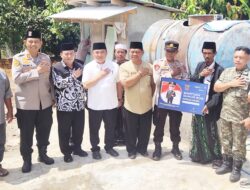 Bersama Majelis Ta’Lim Munzalan Mubaroka, Polres Musi Rawas Hadirkan Sumur Bor dan Bansos untuk Masyarakat