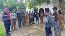 Polsek Jayaloka Bersama Tim Gabungan Survei Lokasi Pemasangan Perangkap Beruang Madu di Sukakarya