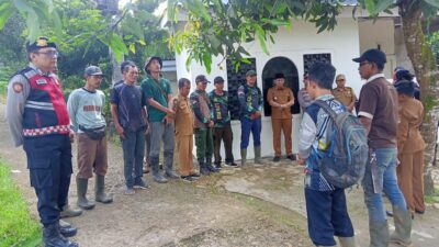 Polsek Jayaloka Bersama Tim Gabungan Survei Lokasi Pemasangan Perangkap Beruang Madu di Sukakarya