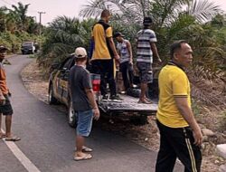 Wujud Kepedulian terhadap Fasilitas Umum, Polsek Jayaloka dan Warga Gelar Kerja Bakti Perbaiki Jembatan.