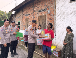 Wujud Kepedulian Nyata: Polres Musi Rawas Rangkul Korban Kebakaran di Desa Pedang Melalui Aksi Cepat Bantuan.