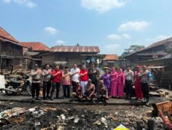 Polres Musi Rawas Bergerak Cepat, Bantu Warga Petunang Korban Kebakaran Rumah