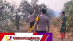 Polres Musi Rawas Sigap Padamkan Kebakaran Lahan Sawit di Desa Muara Rengas Seluas 3 Hektare