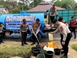 Tengah Kemarau, Polres Mura Salurkan Air Bersih ke Desa Suro