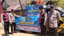 Kemarau Panjang Bikin Warga Krisis Air, Polsek BTS Ulu Sulap Mobil Patroli Jadi Kendaraan Penyalur Air Bersih Gratis