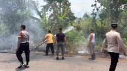 Polres Musi Rawas Gerak Cepat Padamkan Kebakaran Lahan di Desa Tambah Asri