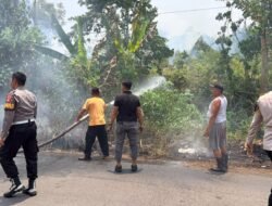 Polres Musi Rawas Gerak Cepat Padamkan Kebakaran Lahan di Desa Tambah Asri