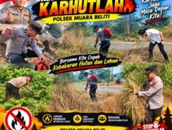 Cegah Karhutla, Polsek Muara Beliti Tebas Rumput Kering dan Bersihkan Sampah di Bundaran Agropolitan